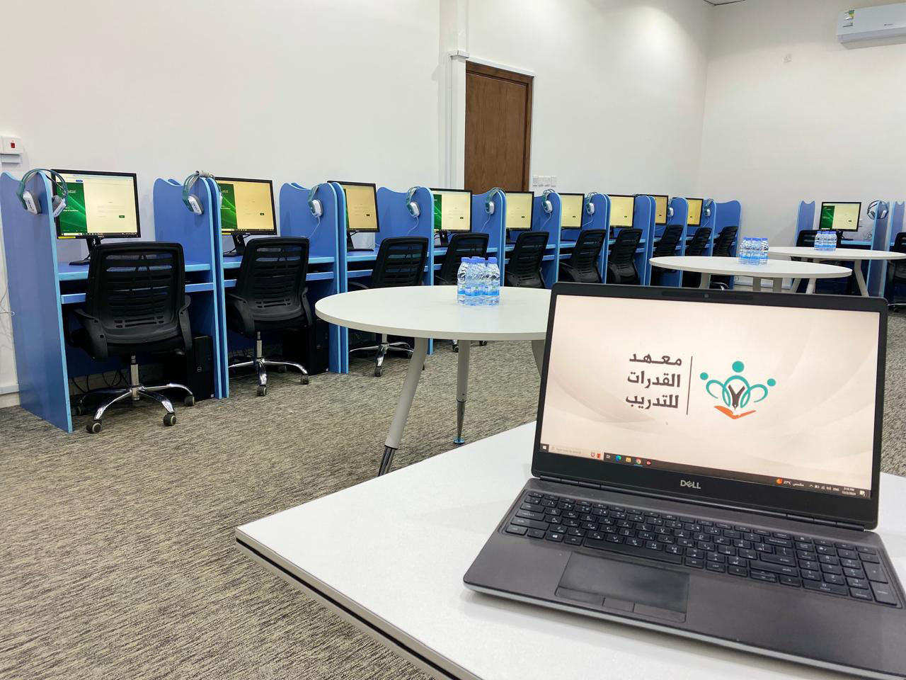عن المعهد